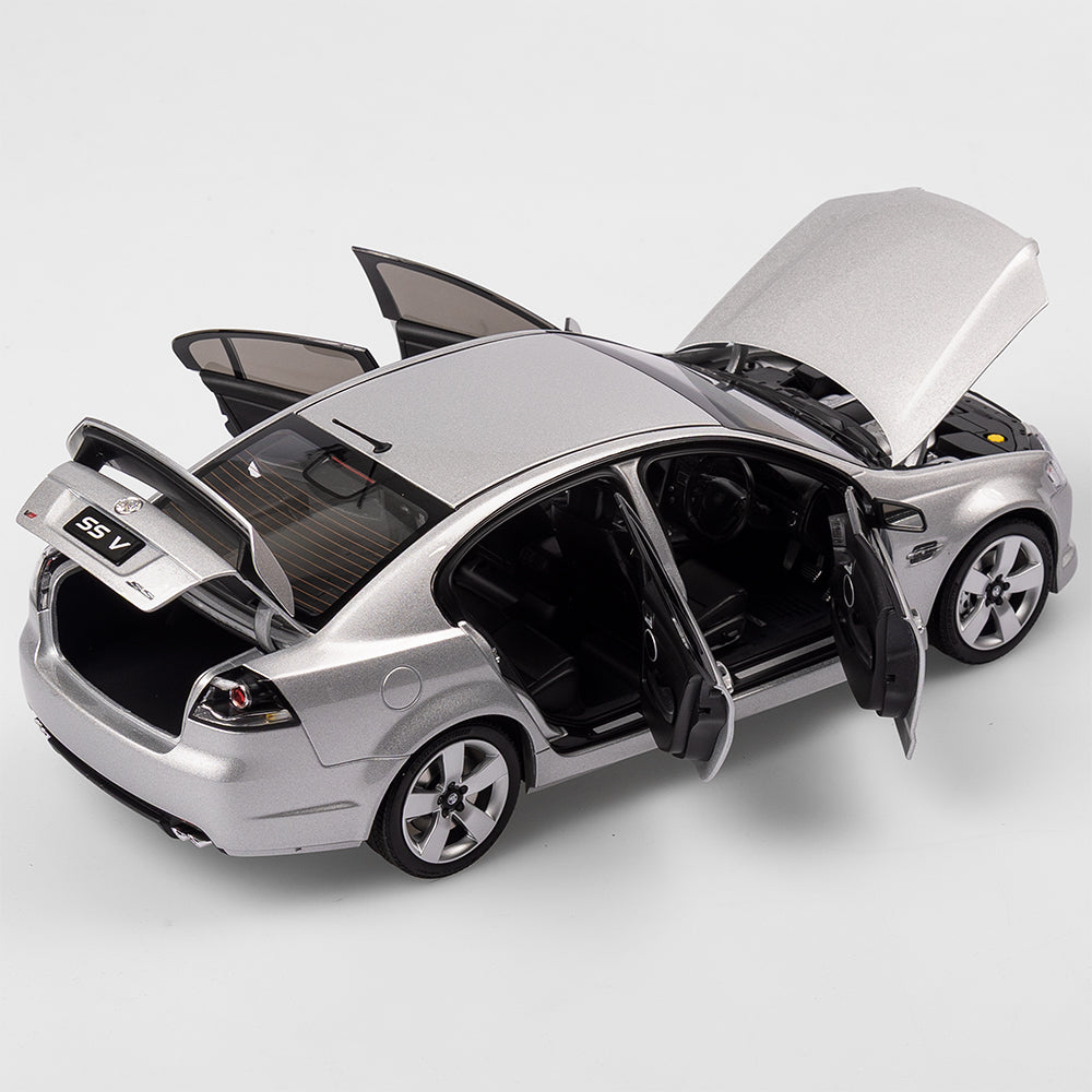 1:18 Holden VE Commodore SS V - Nickel Metallic