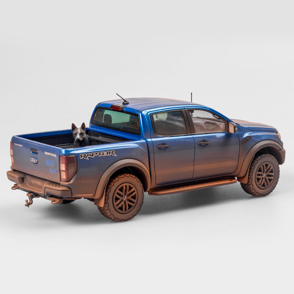 1:18 Ford Ranger Raptor - Velocity Blue - Dirty Version With Dog