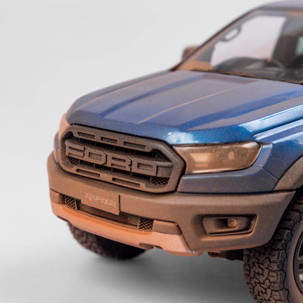 1:18 Ford Ranger Raptor - Velocity Blue - Dirty Version With Dog